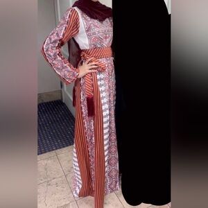 Red and white thoube